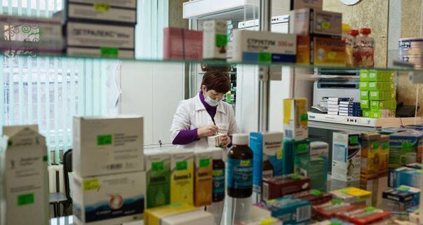 selección de medicamentos contra vermes na farmacia