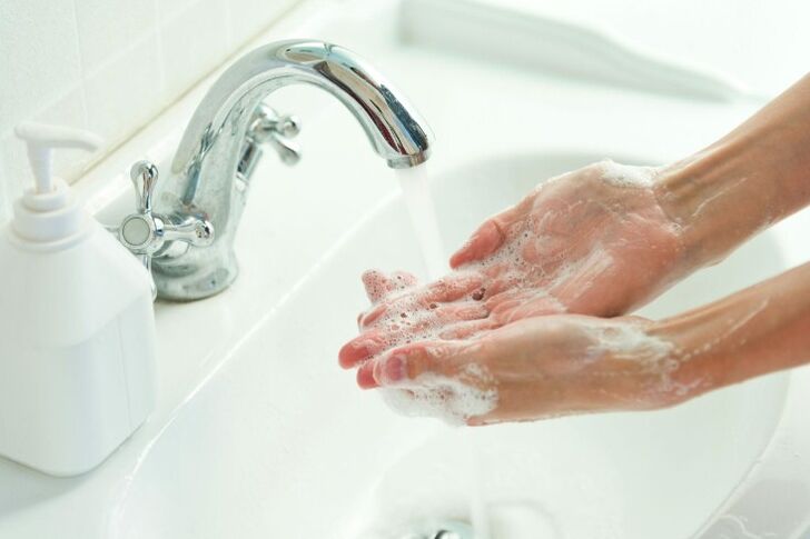 lavarse as mans con xabón para evitar vermes