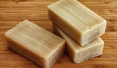 xabón de roupa para limpar o corpo de parasitos